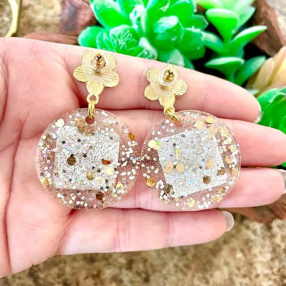 Moana Acrylic Earrings - Picture 4 of 4